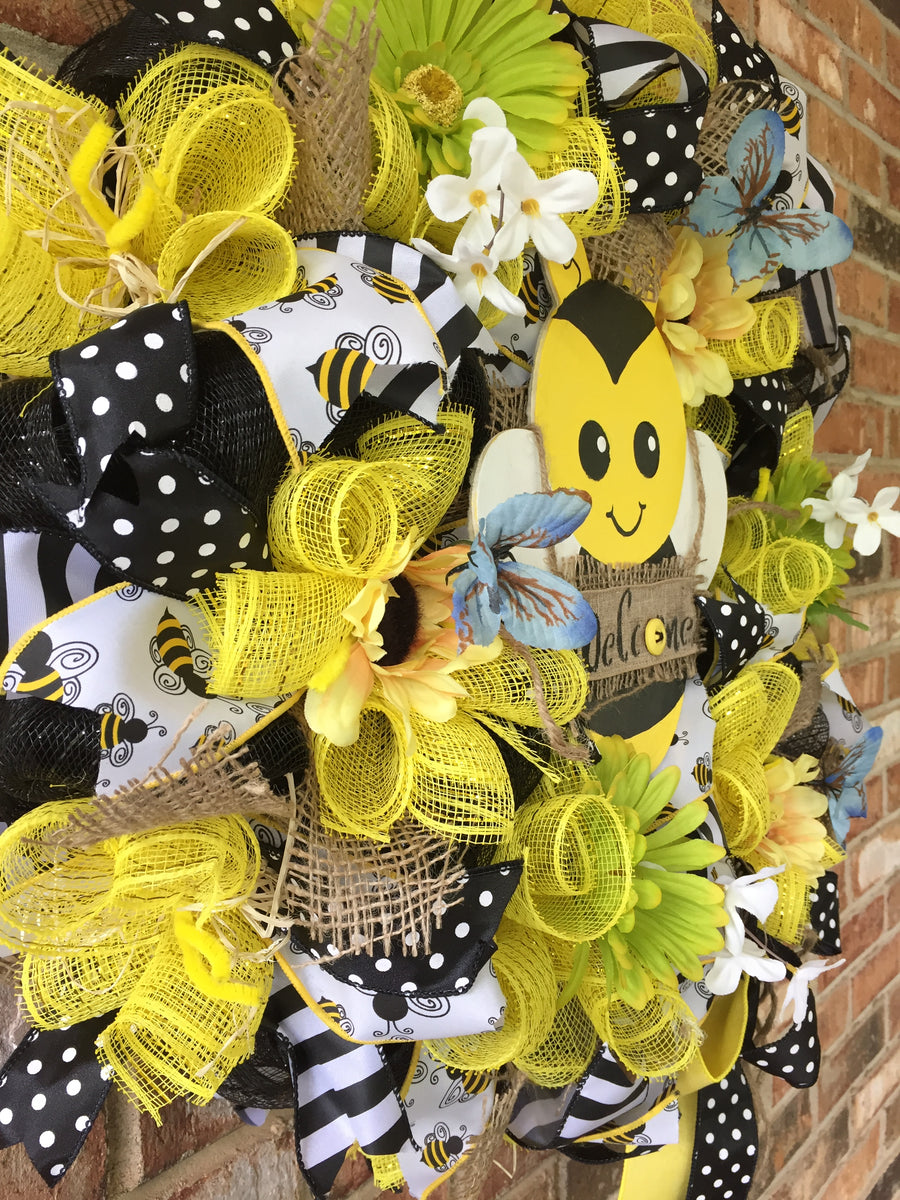 3 Adorable Bee-Themed Wreaths for Spring – Between Naps on the Porch