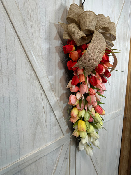 Tulips Teardrop Wreath - Hombre