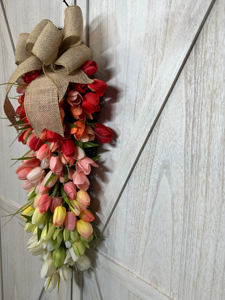 Tulips Teardrop Wreath - Hombre