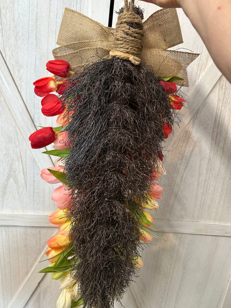 Tulips Teardrop Wreath - Hombre