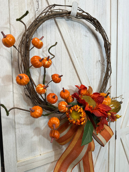 Pumpkin Spray - thin grapevine