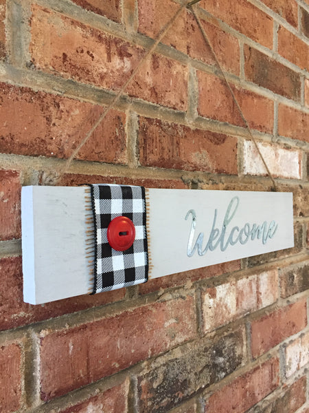 Welcome Sign with Black & Whited Plaid