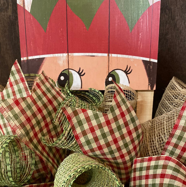 Elf Surveillance Wreath - Rail (burlap)